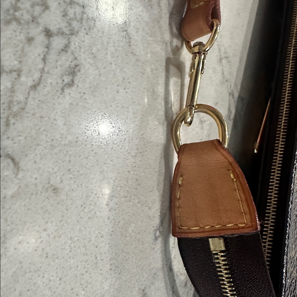 Louis Vuitton Monogram Crossbody Bag - Picture 15 of 16